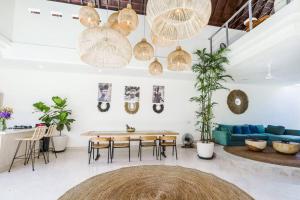 Boho-chic Canggu Villa near Cafè Del Mar, 5-minute walk to beach