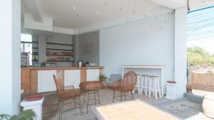 RedDoorz At Fat J Apartelle Mactan