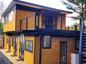 Thames River Valley Retreat Residence 1