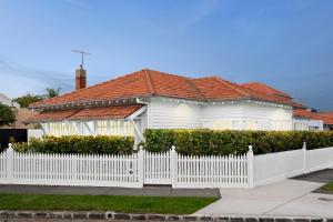 Stunning home - Walk to beach