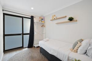 Beach Stay Scarborough - Bonus Single Bed - Pool with Slide