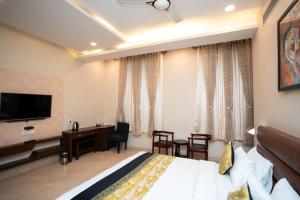 Hotel Radiance Courtyard