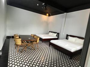 Rocks Ha Giang Hostel & Tour