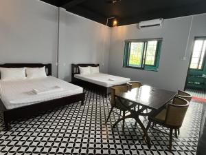 Rocks Ha Giang Hostel & Tour