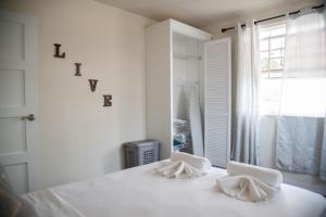 A relaxing retreat a few steps from the sun-soaked Dover Beach and the vibrant S
