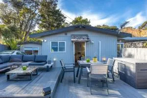 Island Sanctuary - Waiheke Holiday Home - Ostend