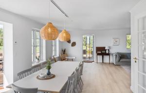 4 Bedroom Amazing Home In Askø