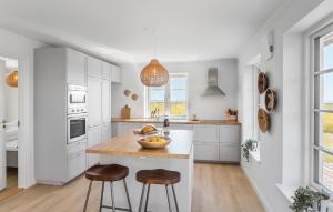 4 Bedroom Amazing Home In Askø