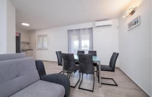 2 Bedroom Lovely Apartment In Valbandom