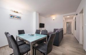 2 Bedroom Lovely Apartment In Valbandom