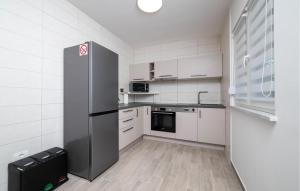 2 Bedroom Lovely Apartment In Valbandom