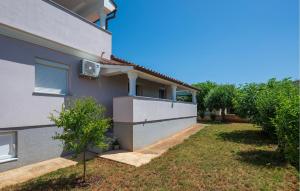 2 Bedroom Nice Apartment In Valbandom