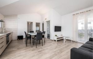 2 Bedroom Nice Apartment In Valbandom