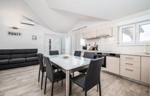 2 Bedroom Nice Apartment In Valbandom