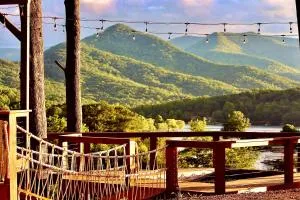 Hiawassee Glamping Container Treehouse - Elf