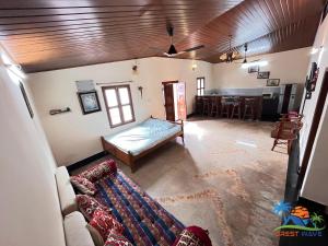 Crest wave beach home stay
