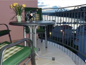 Apartments Nena with sea view - max 4 persons
