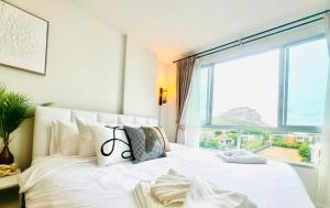 Sea&Mountain view,5 mins walk to famous beach with King size bed