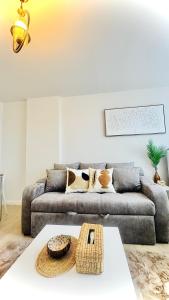 Sea&Mountain view,5 mins walk to famous beach with King size bed