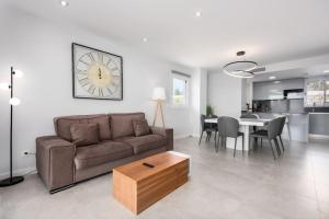 Modern & bright apart sea view