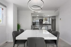 Modern & bright apart sea view