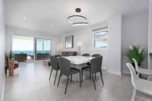 Modern & bright apart sea view