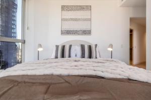 West Side Explore Downtown Melb in Chic Condo