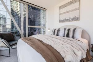 West Side Explore Downtown Melb in Chic Condo