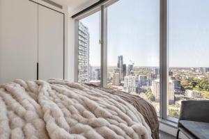 West Side Explore Downtown Melb in Chic Condo