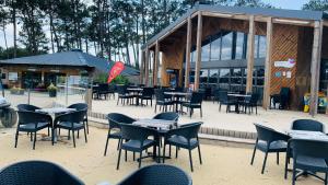 Campings MH T003 3 chambres 38m2 annee juin 2021 Clim TV lave vaisselle dans camping 4 etoiles : photos des chambres