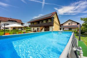 Merrys House w Pool & Sauna - Happy Rentals