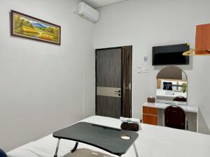 Urbanview Syariah near Stadion Manahan Solo