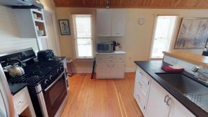 Exquisite 1-Bedroom House On North Church Ave