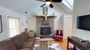 Exquisite 1-Bedroom House On North Church Ave