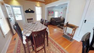 Exquisite 1-Bedroom House On North Church Ave