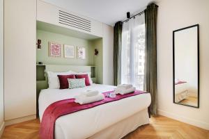 Parisian with air conditioning Eiffel Tower