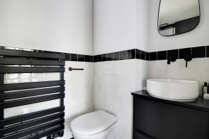 Parisian with air conditioning Eiffel Tower