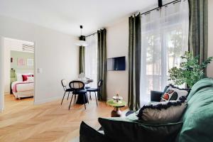 Parisian with air conditioning Eiffel Tower