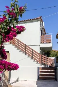 Το Σπίτι της Γιαγιάς 2 (Grandma's House 2) - Repanídhion