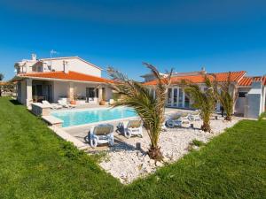 New white villa, 60 m², pool 