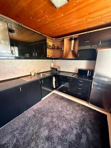 Lea Hause with swimming pool,Jacuzzi in Vitosha montain and free parking