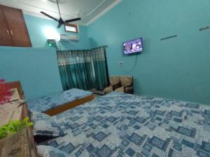 Shyam Homestay Front Room With Private Bathroom