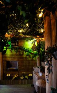 Maisons d'hotes Les Chambres de Paulette a Theme LA JUNGLE ROOM : photos des chambres