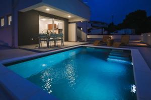 Pool apartments Banta A 
