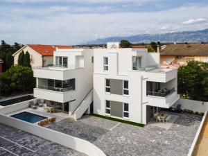 Pool apartments Banta A