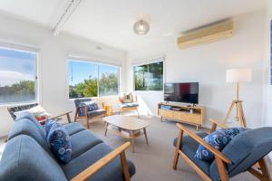 Syds Place A 70s retro beach house Free WIFI