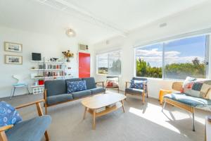 Syds Place A 70s retro beach house Free WIFI