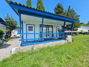 SEAFRONT BUNGALOW with POOL 