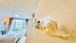 Sea&Mountain view,5 mins walk to famous beach with King size bed