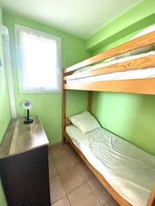 T2 cabine avec piscine collective, parking, climatisation pour 4 personnes